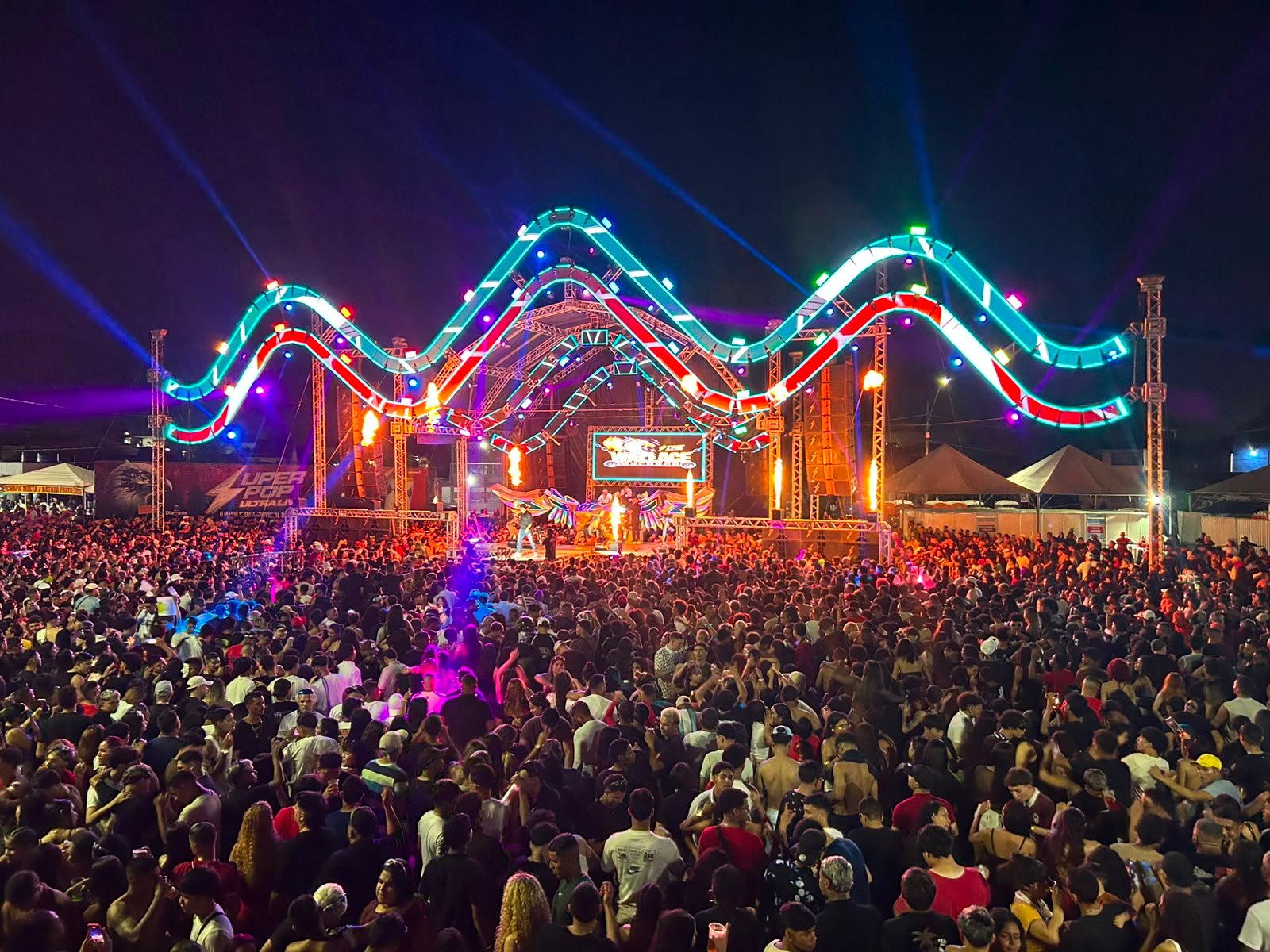 Festival Rock Doido promovido pela gestão Da Lua leva multidão para Praça Jacy Barata